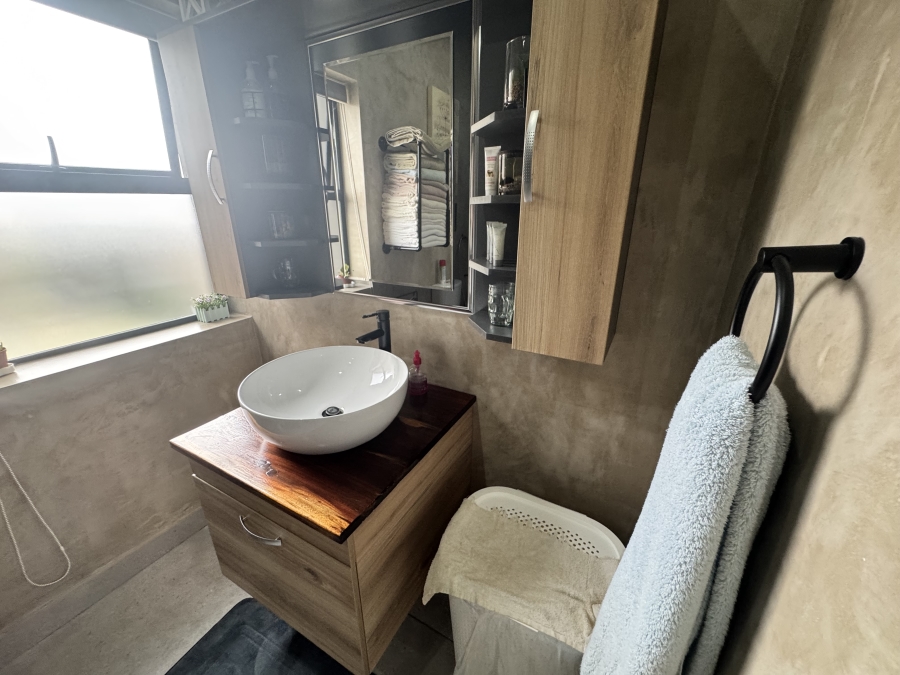 4 Bedroom Property for Sale in Outeniquasbosch Western Cape